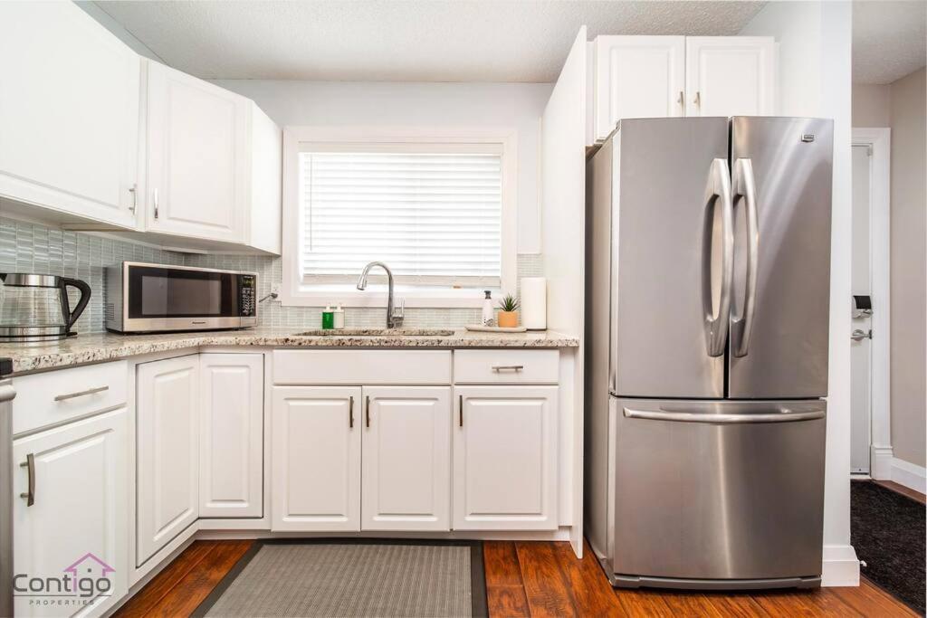 Cozy 3bd W/ac, Patio, Theatre Room, 15 Min To Dt Edmonton