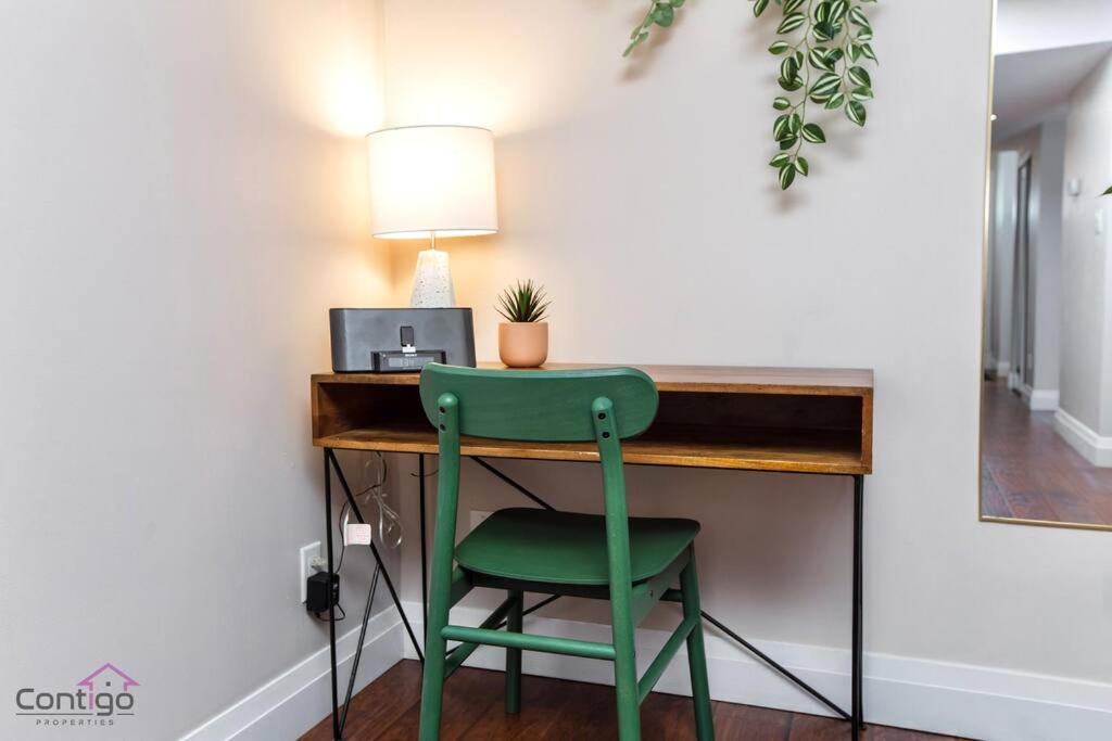 Cozy 3bd W/ac, Patio, Theatre Room, 15 Min To Dt *