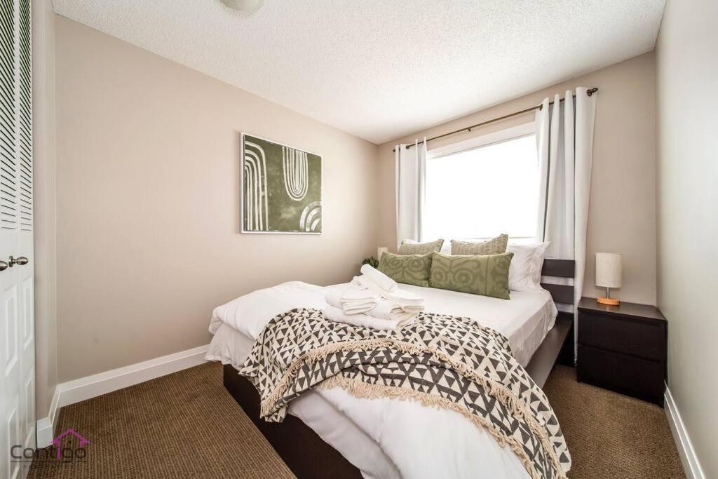 Cozy 3bd W/ac, Patio, Theatre Room, 15 Min To Dt Holiday home *