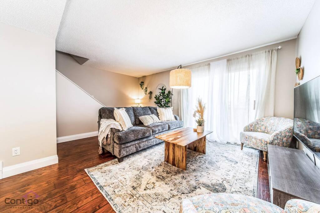 Holiday home Cozy 3bd W/ac, Patio, Theatre Room, 15 Min To Dt