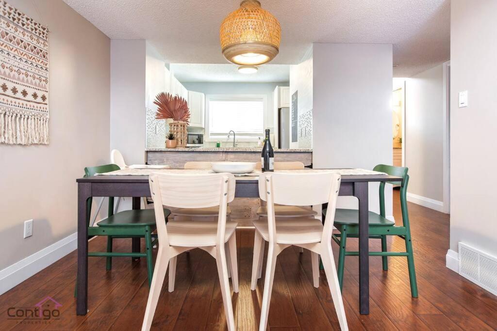 Holiday home Cozy 3bd W/ac, Patio, Theatre Room, 15 Min To Dt