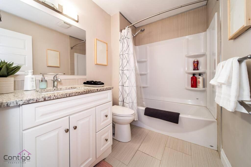 Holiday home Cozy 3bd W/ac, Patio, Theatre Room, 15 Min To Dt