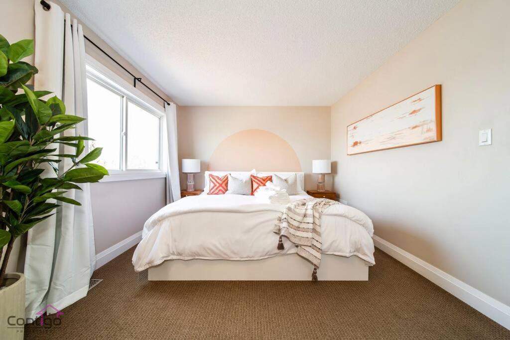 Cozy 3bd W/ac, Patio, Theatre Room, 15 Min To Dt *