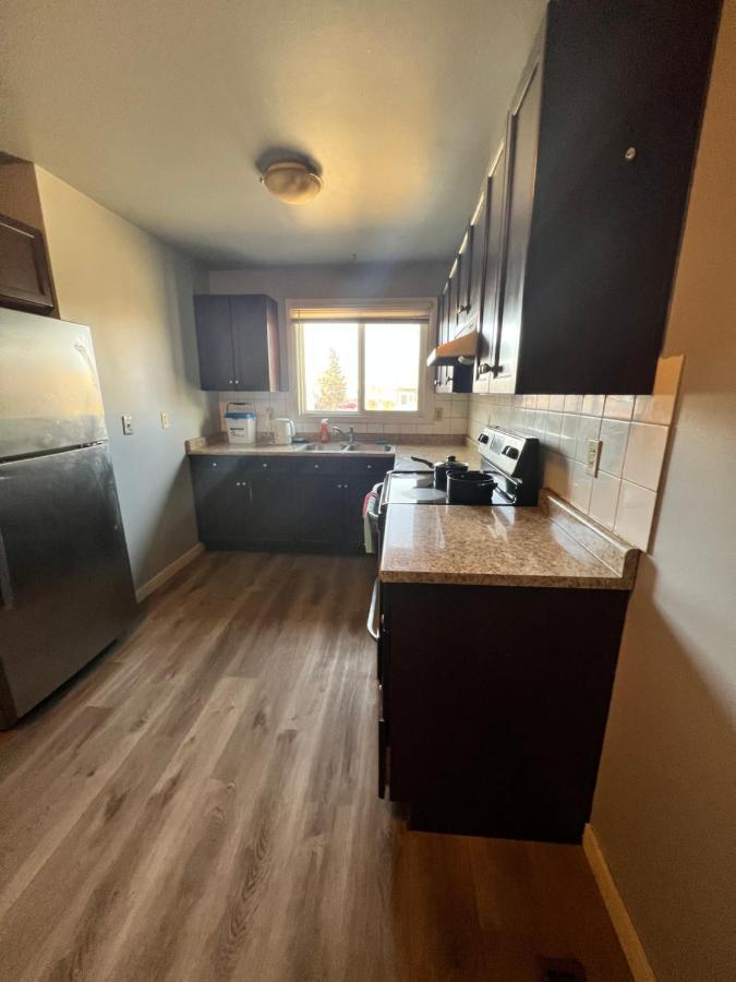 In Edmonton*wifi*netflix*tv*parking Homestay Edmonton