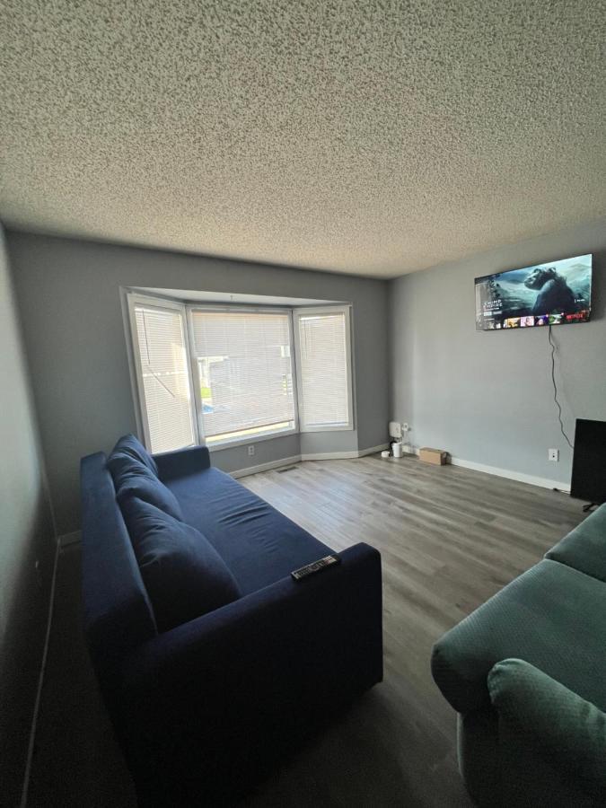 In Edmonton*wifi*netflix*tv*parking Edmonton