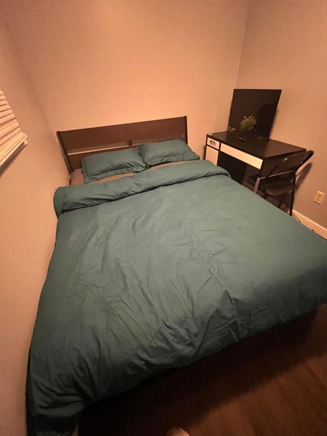 In Edmonton*wifi*netflix*tv*parking