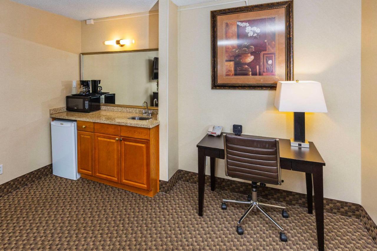 Comfort & Hotel Edmonton