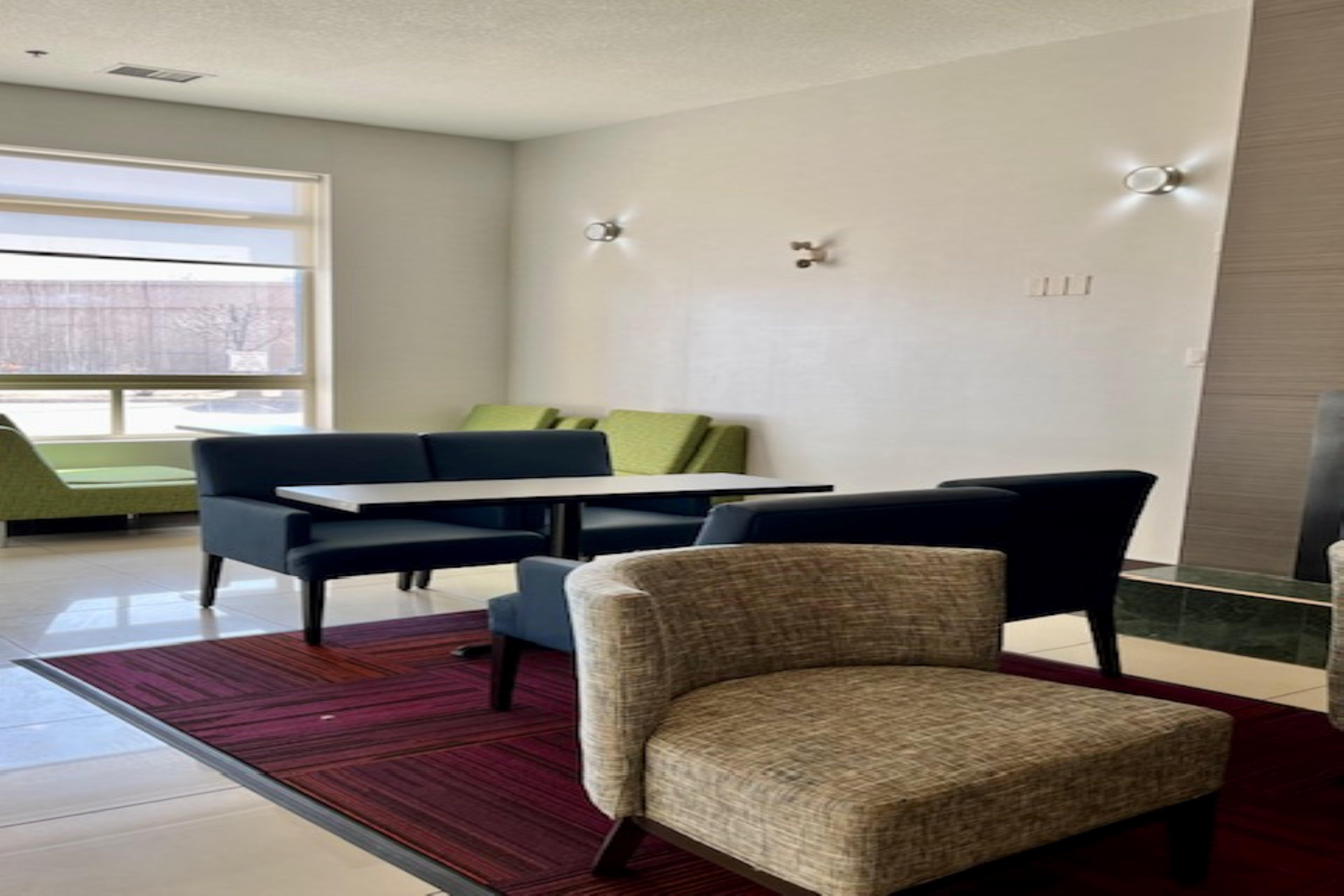 Express & Suites-edmonton South By Ihg