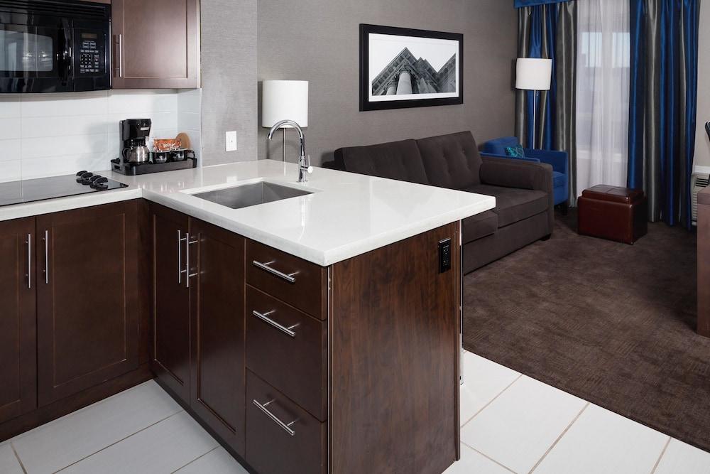 Sandman Signature South 4*