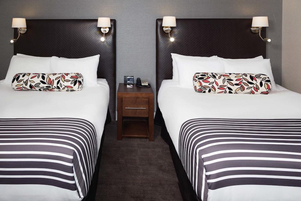 Sandman Signature South 4*