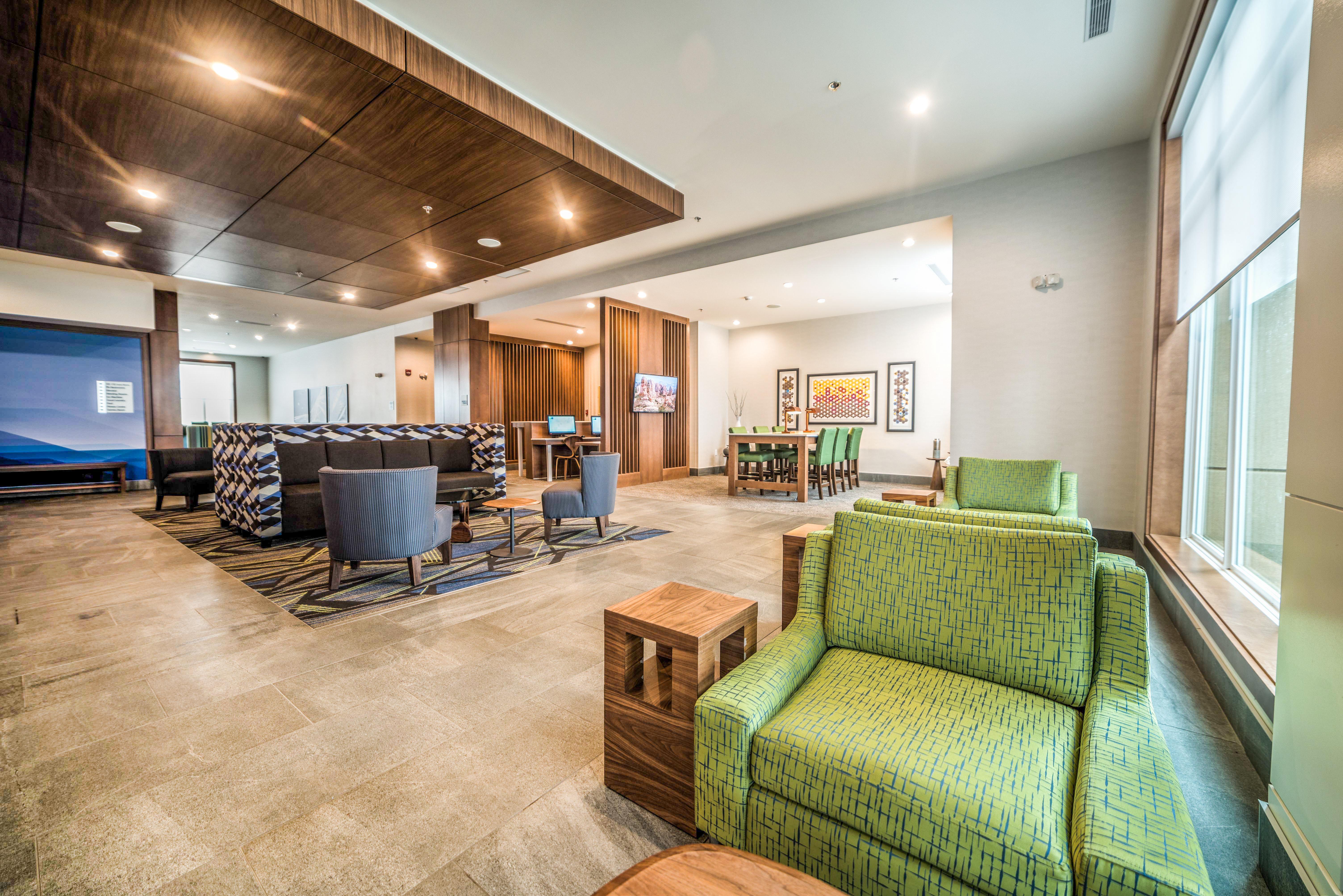 Hotel Holiday Inn Express & Suites - West Edmonton-Mall Area By Ihg 3*