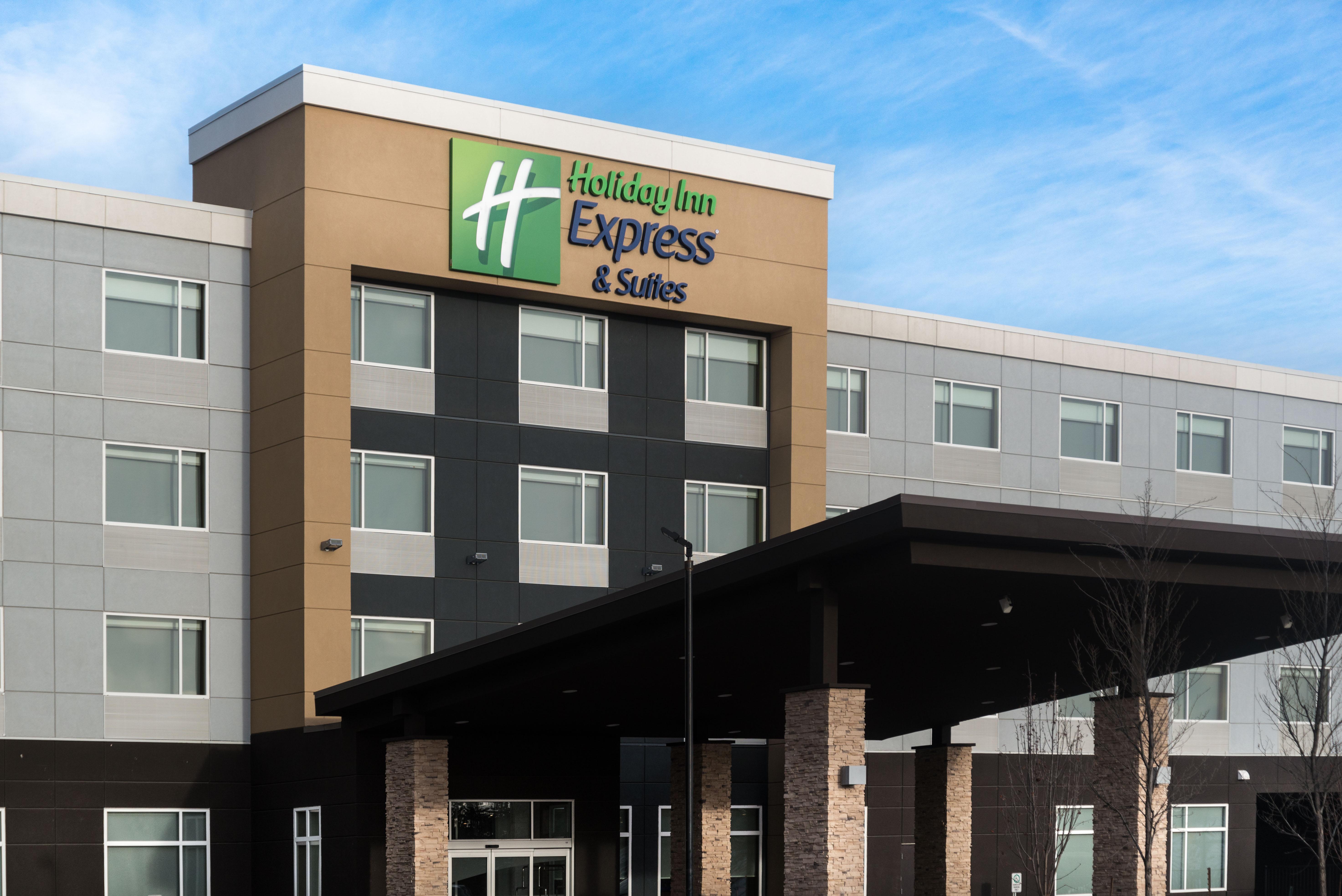 Holiday Inn Express & Suites - West Edmonton-Mall Area By Ihg Hotel 3*