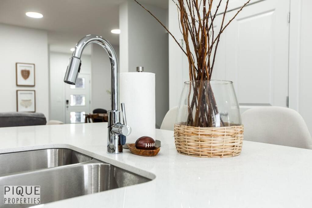 Urbanutopia*luxury Home*king Bed*patio/bbq*sleep16 * Edmonton