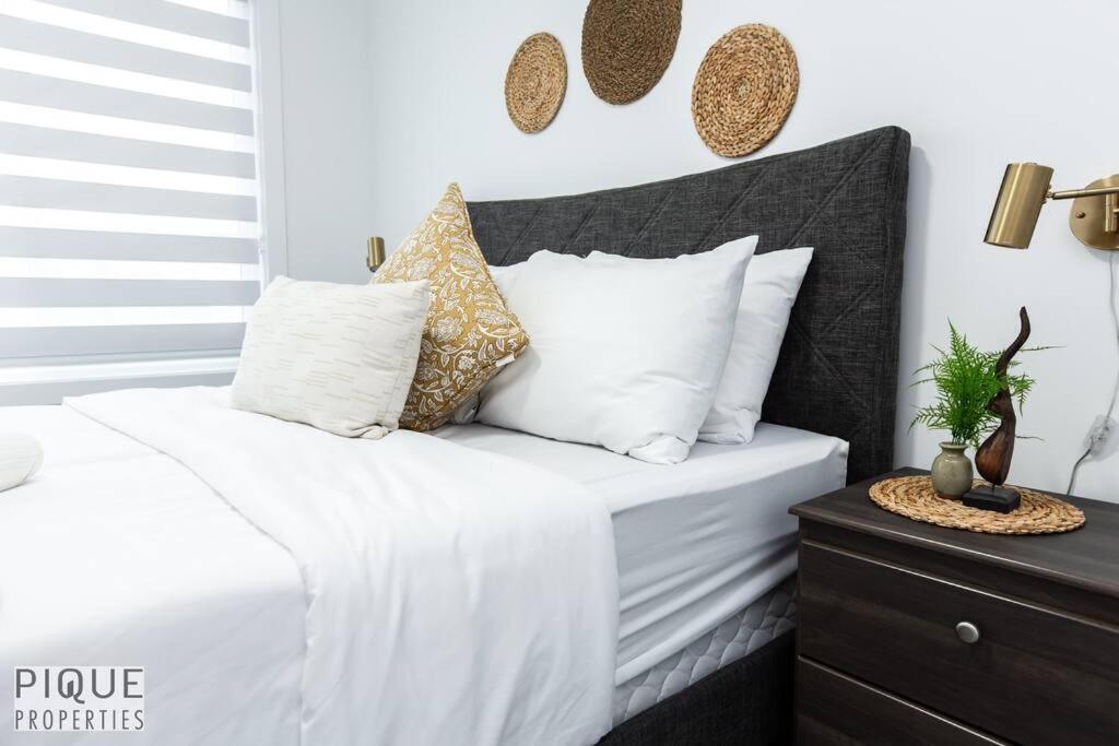 Urbanutopia*luxury Home*king Bed*patio/bbq*sleep16 Holiday home Edmonton