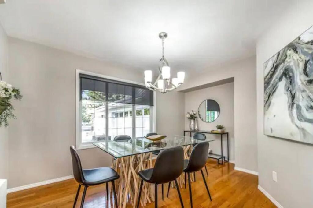 Stunning River View Home, King Bed, Golf, Firepit Apartment Edmonton