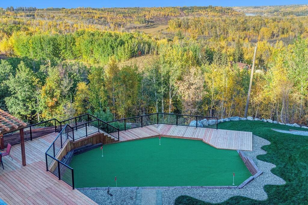 Stunning River View Home, King Bed, Golf, Firepit * Edmonton