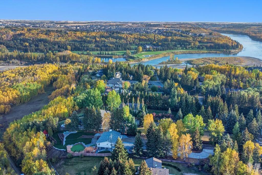 Stunning River View Home, King Bed, Golf, Firepit *