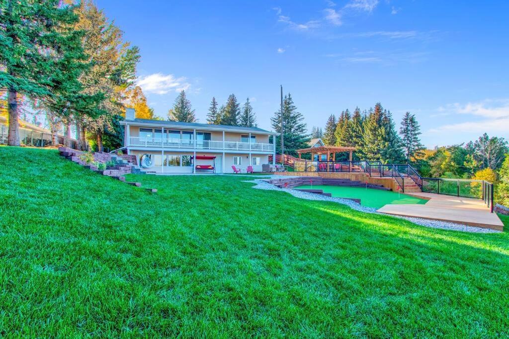 Stunning River View Home, King Bed, Golf, Firepit