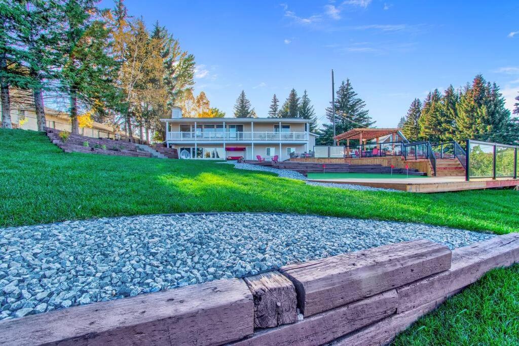 Stunning River View Home, King Bed, Golf, Firepit Apartment *