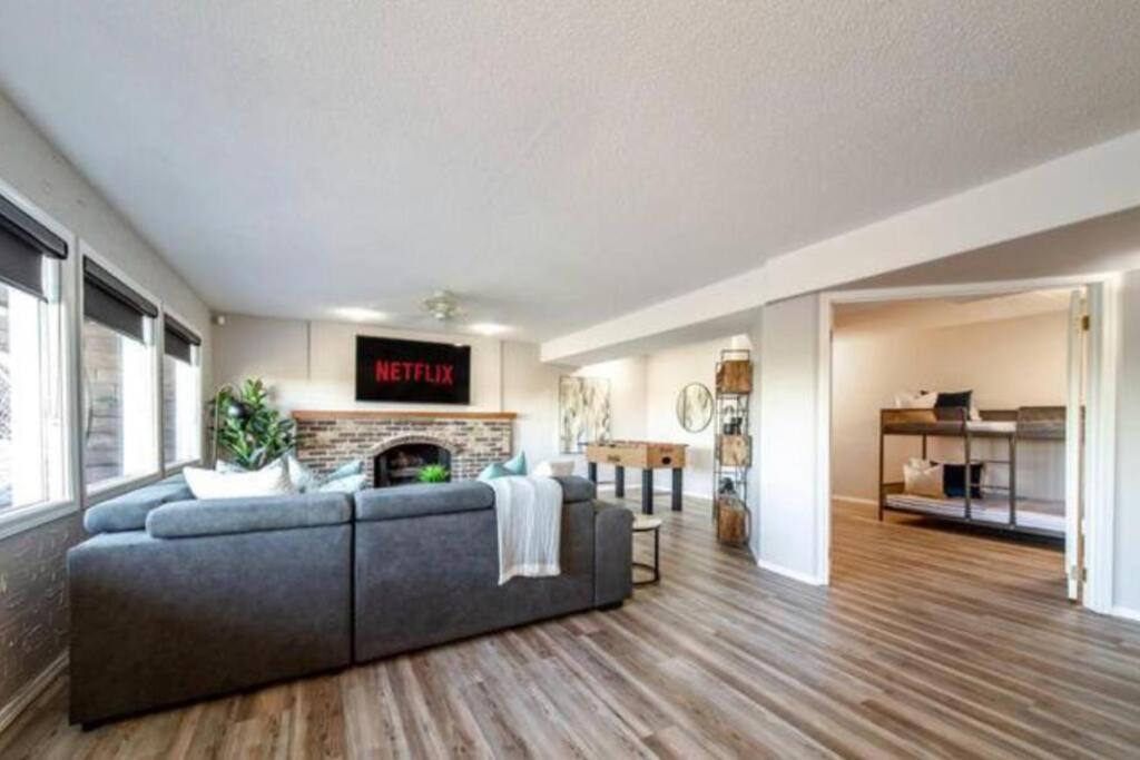 Stunning River View Home, King Bed, Golf, Firepit