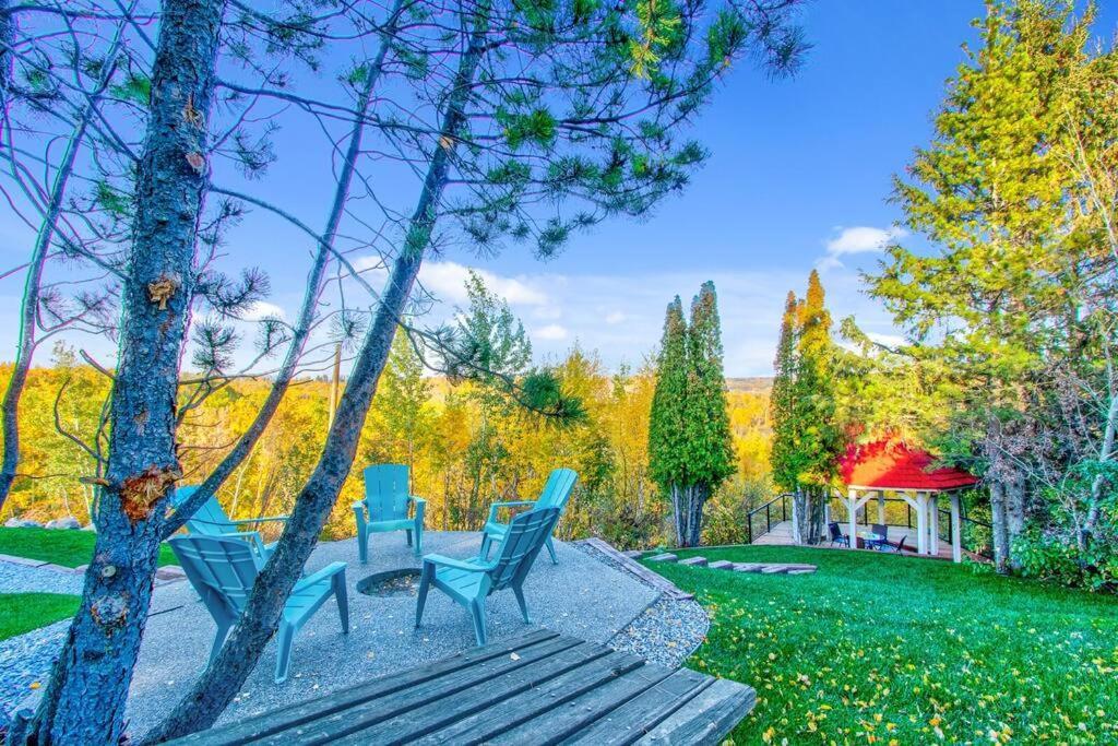 Stunning River View Home, King Bed, Golf, Firepit *