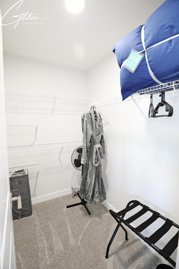 Beautiful 3 King Beds,garage,airport,disney+ *
