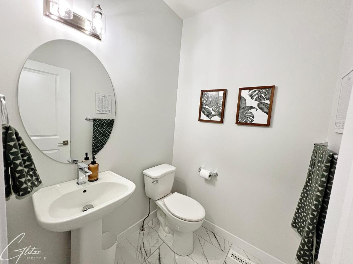 Holiday home Beautiful 3 King Beds,garage,airport,disney+