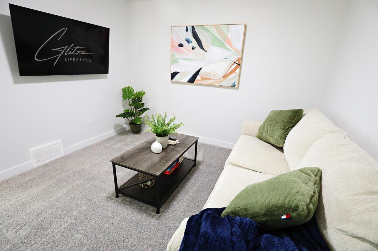 Holiday home Beautiful 3 King Beds,garage,airport,disney+