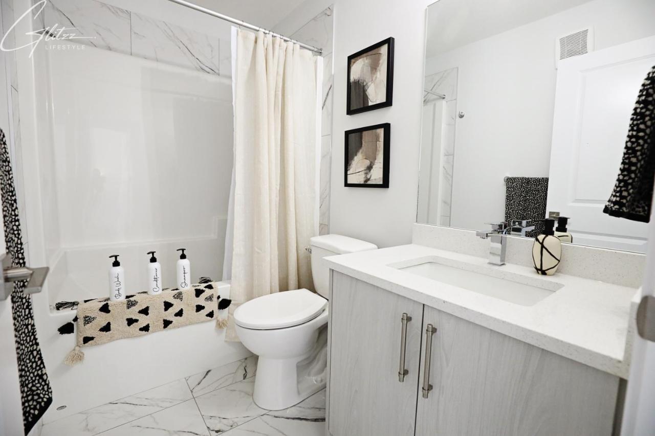 Beautiful 3 King Beds,garage,airport,disney+ *