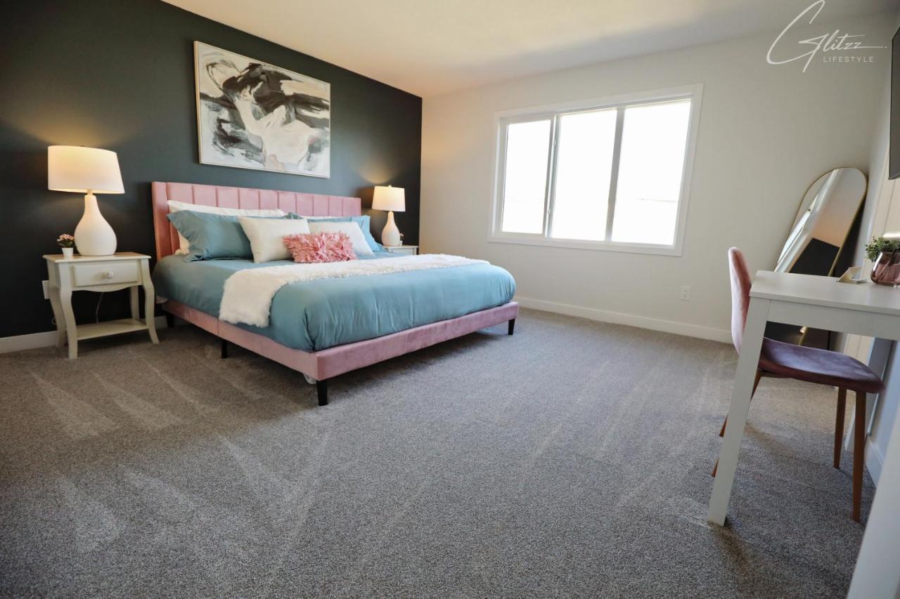 Beautiful 3 King Beds,garage,airport,disney+