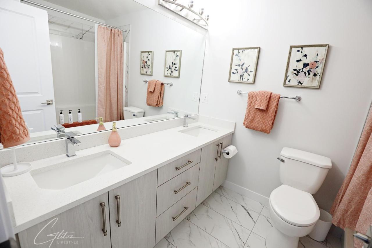 Beautiful 3 King Beds,garage,airport,disney+ *