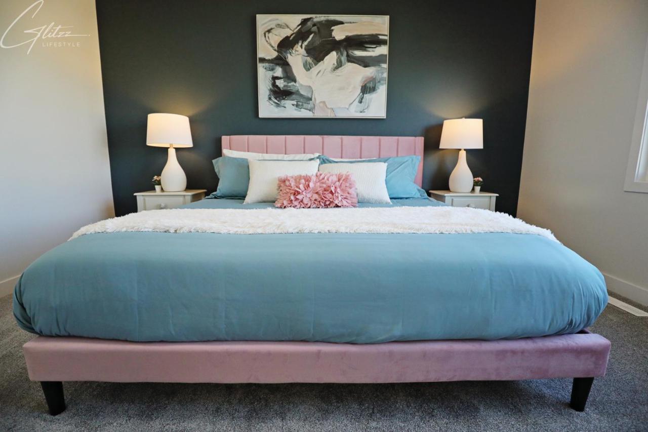 Beautiful 3 King Beds,garage,airport,disney+ Edmonton