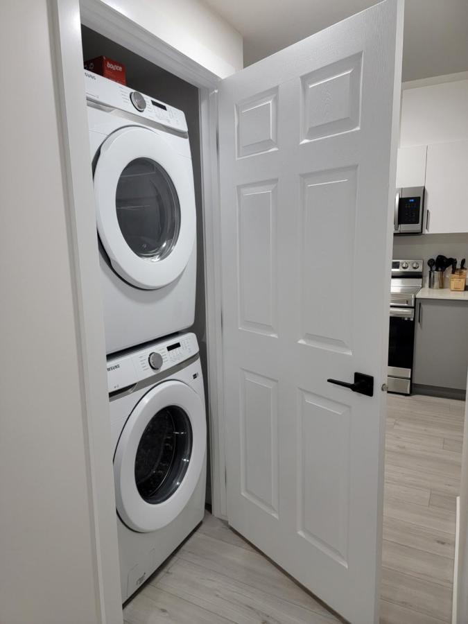New Built House, In Style Guest Suite, 2bedroom, 2bed, 2bath Holiday home *