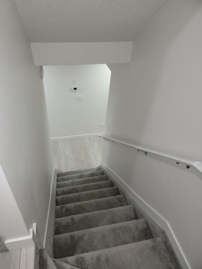 New Built House, In Style Guest Suite, 2bedroom, 2bed, 2bath * Edmonton