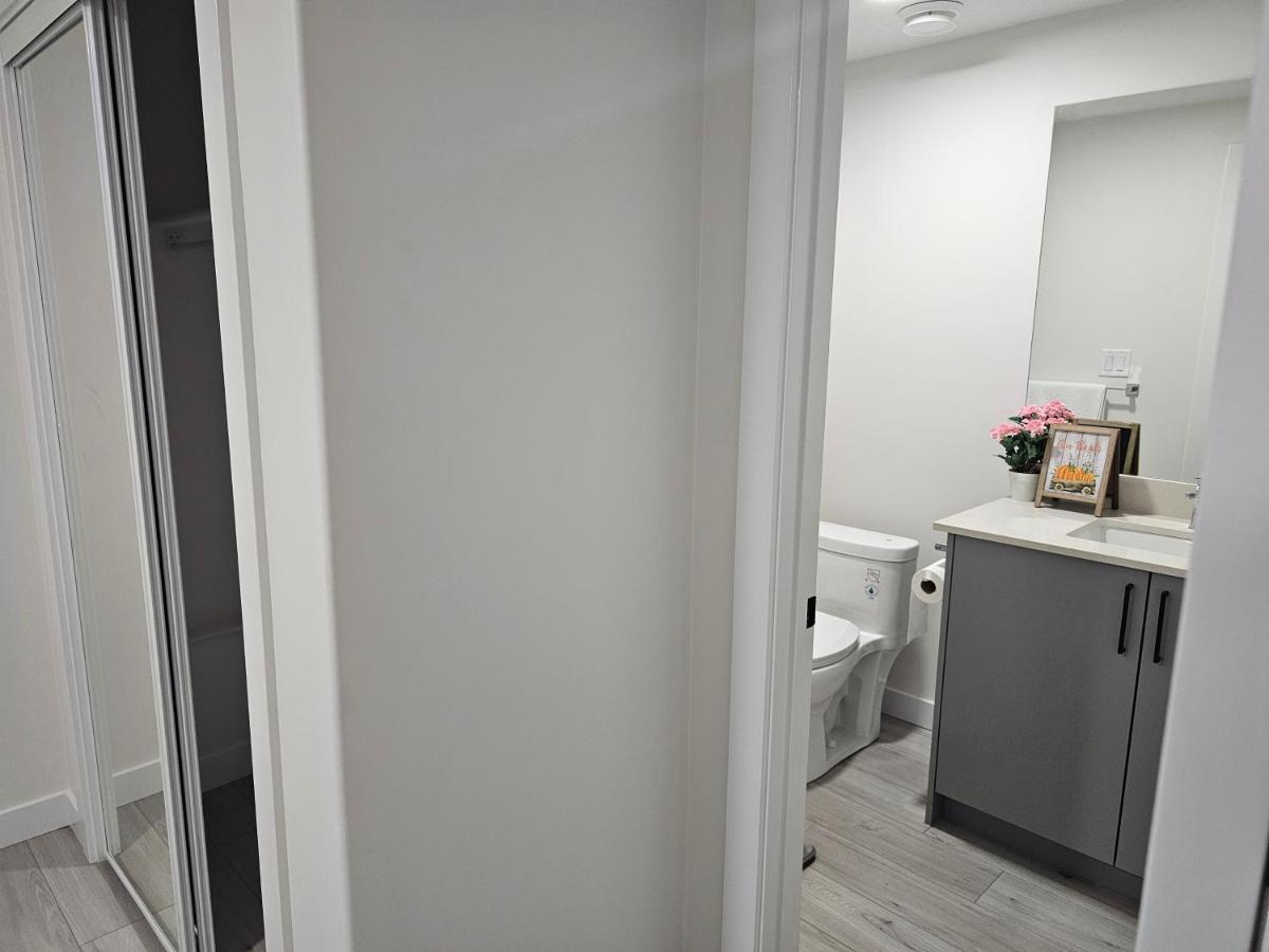 New Built House, In Style Guest Suite, 2bedroom, 2bed, 2bath * Edmonton