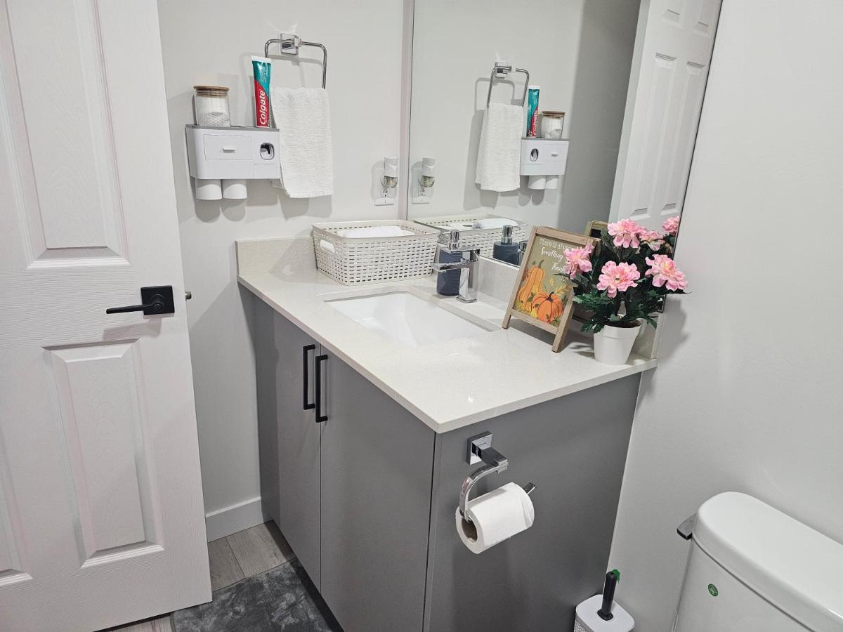 New Built House, In Style Guest Suite, 2bedroom, 2bed, 2bath *