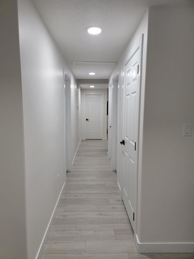 New Built House, In Style Guest Suite, 2bedroom, 2bed, 2bath Holiday home *