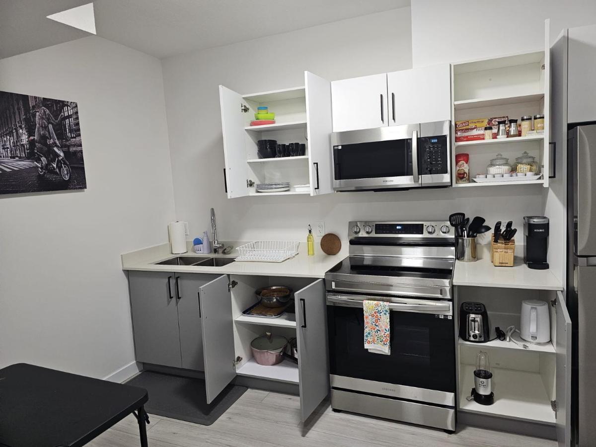New Built House, In Style Guest Suite, 2bedroom, 2bed, 2bath * Edmonton