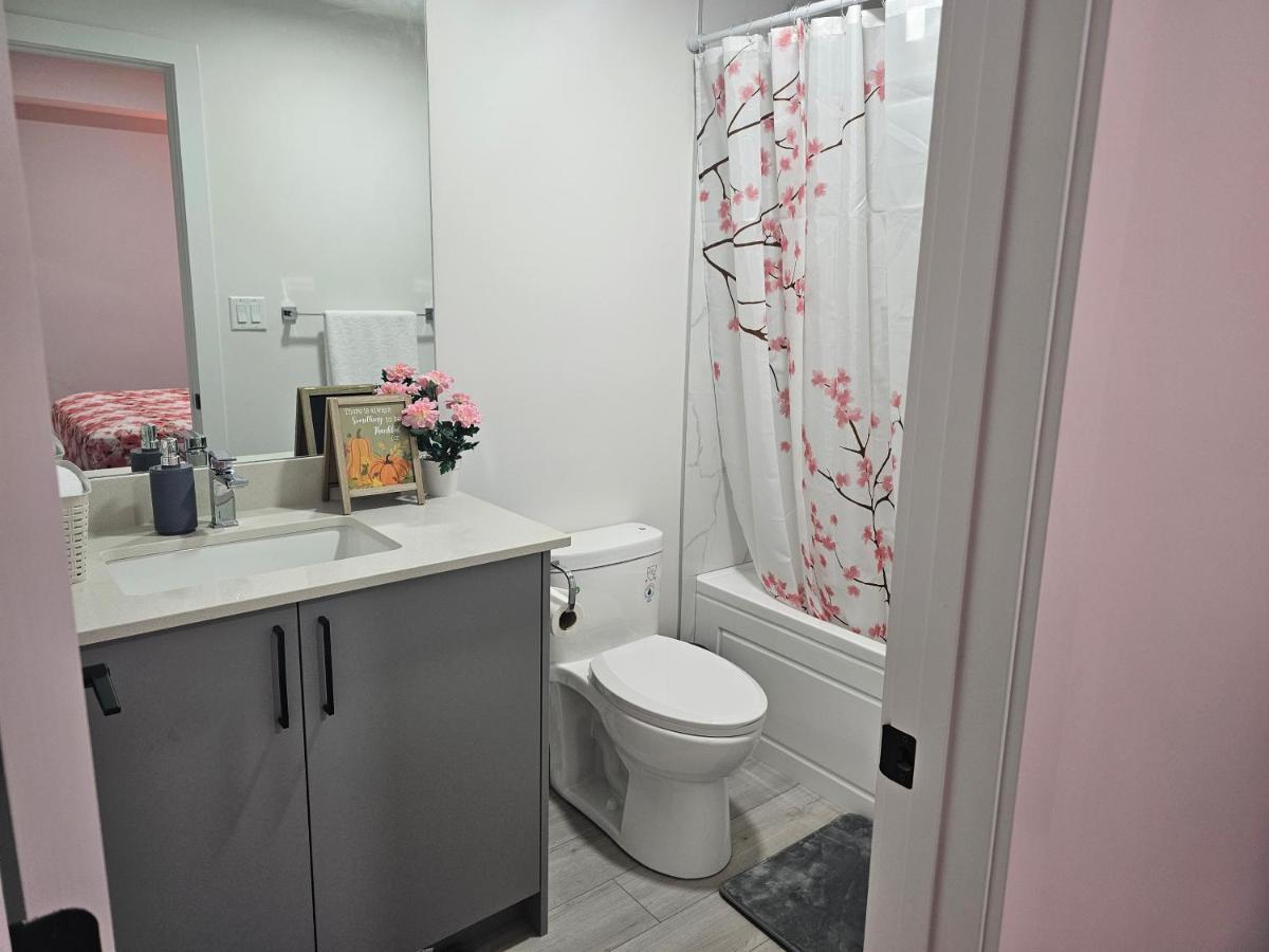 New Built House, In Style Guest Suite, 2bedroom, 2bed, 2bath Edmonton