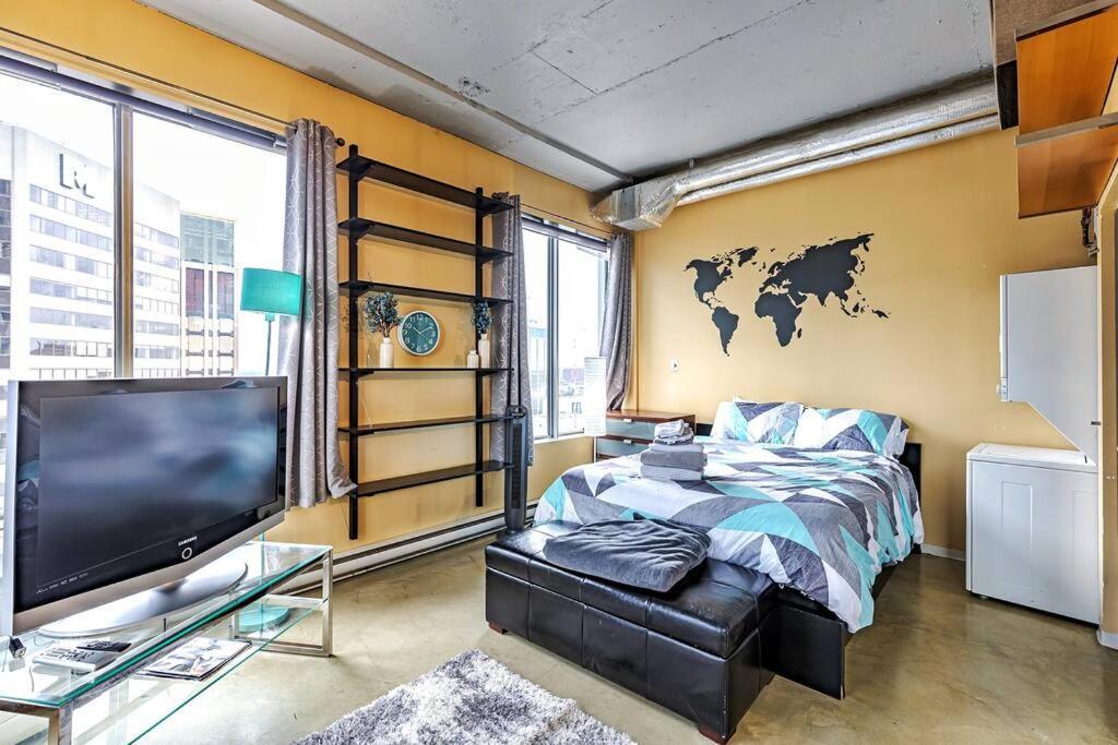 Industrial-style Cityscape 1 Bedroom Loft Apartment