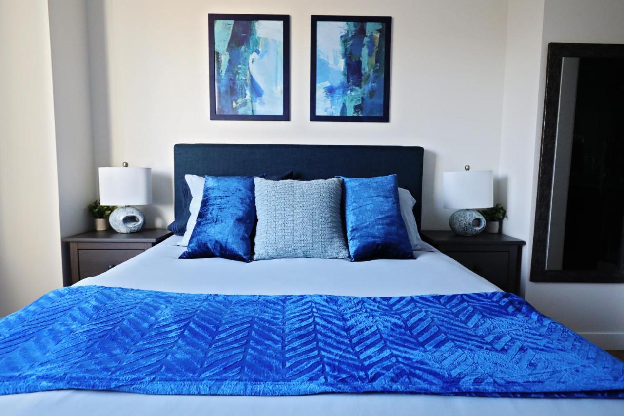 Downtown 3 Queen Beds,double Garage,disney+ * Edmonton