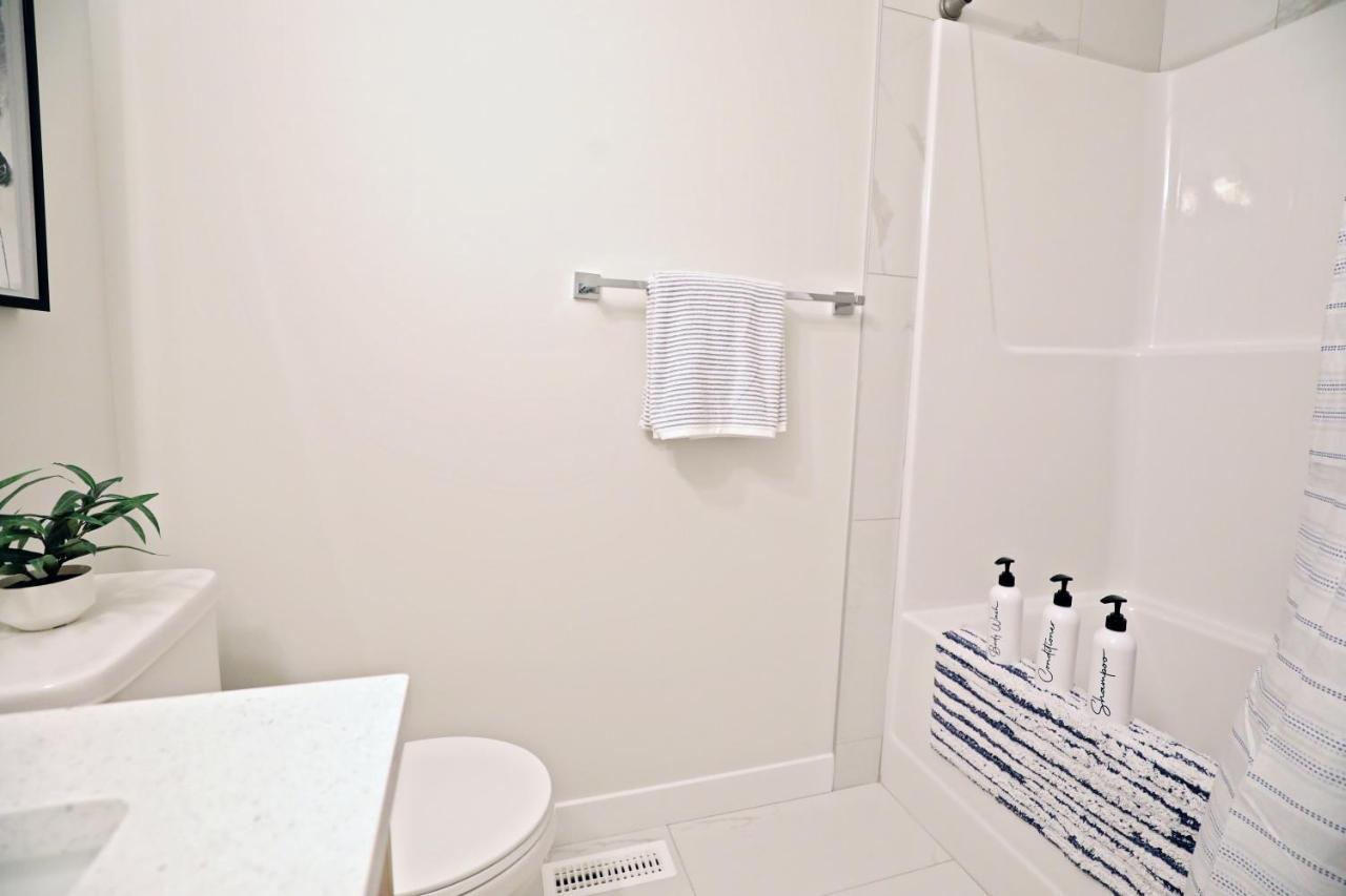 Downtown 3 Queen Beds,double Garage,disney+ * Edmonton