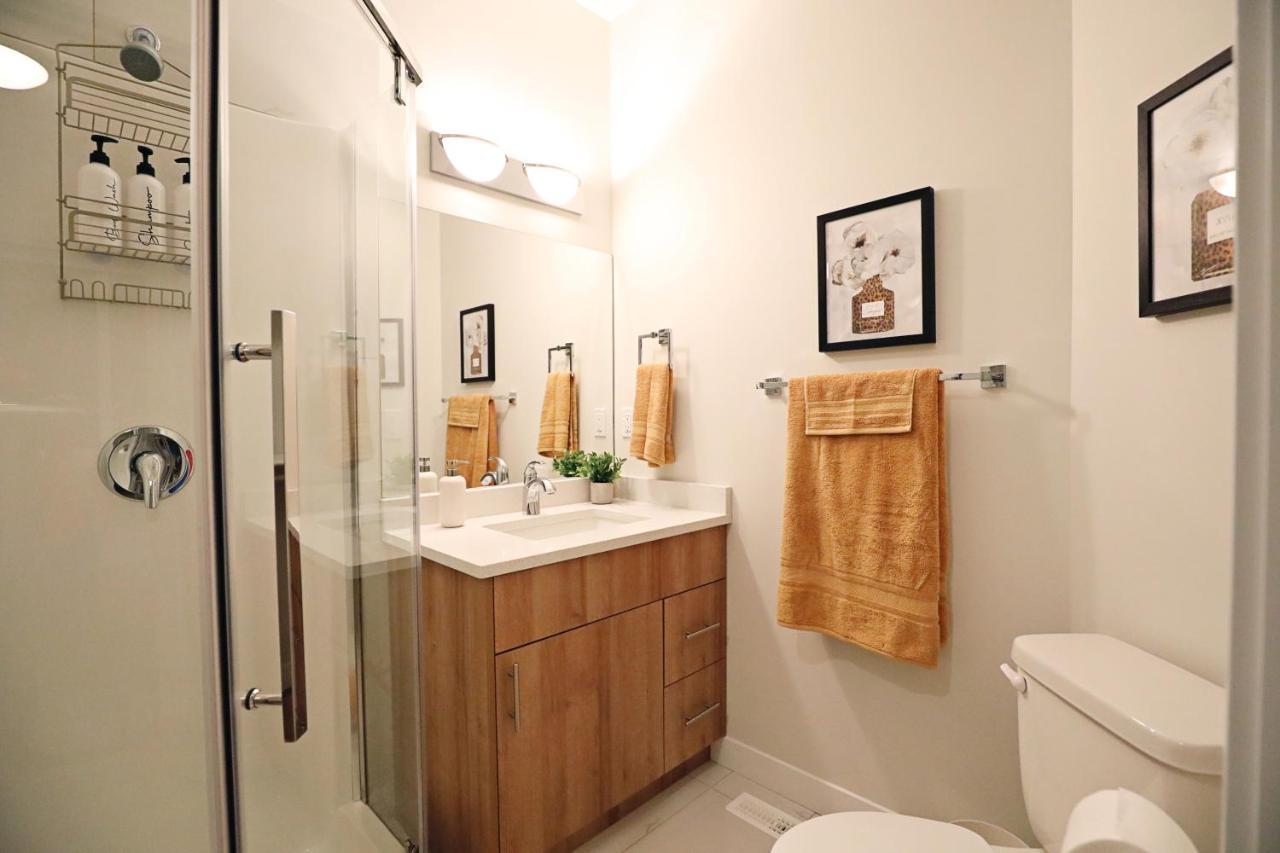 Downtown 3 Queen Beds,double Garage,disney+ Holiday home Edmonton