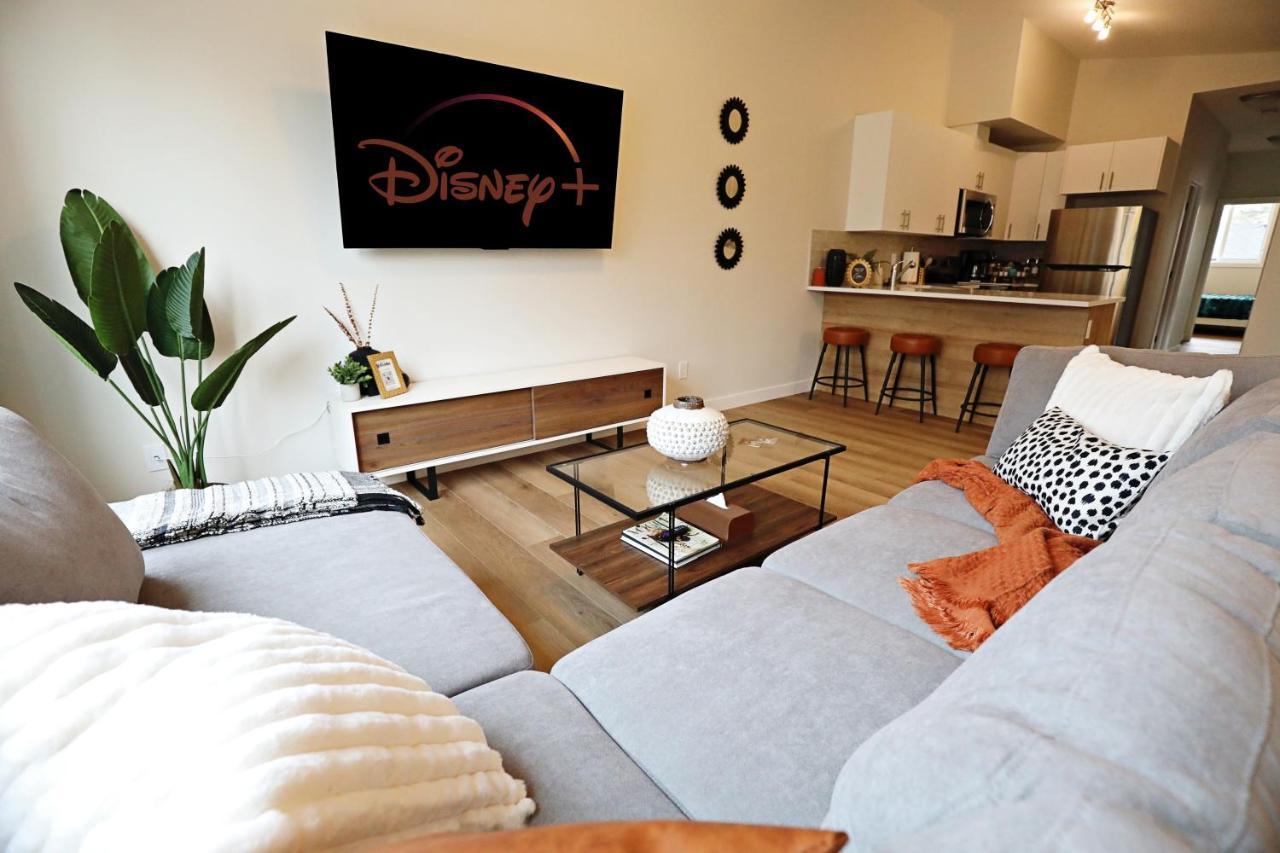 Downtown 3 Queen Beds,double Garage,disney+ * Edmonton