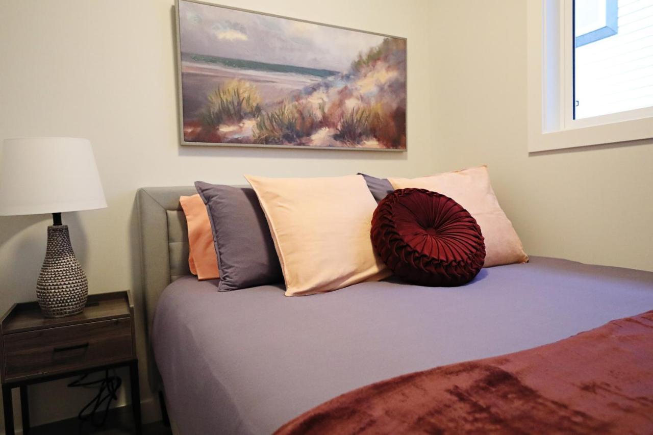 Holiday home 3 Queen Beds,double Garage,disney+ Edmonton