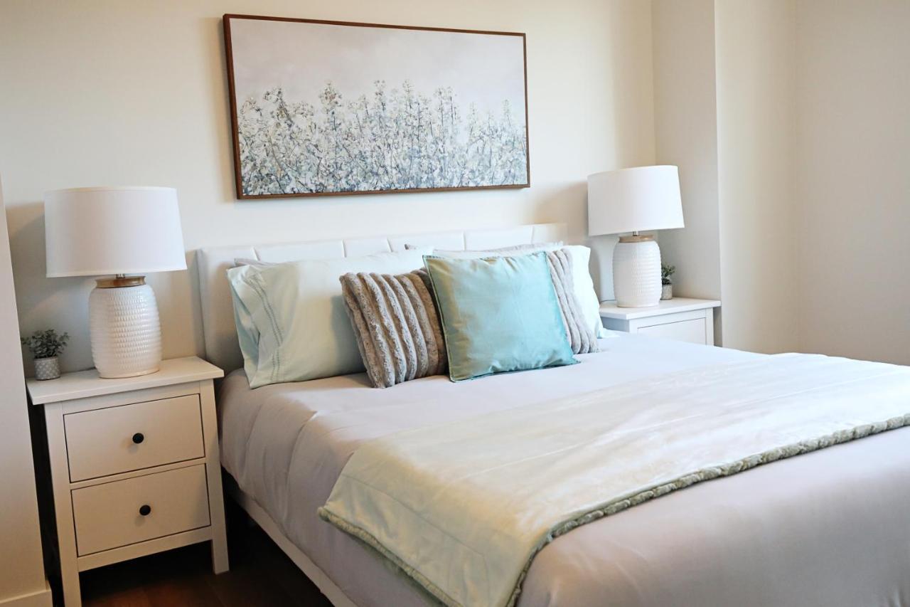 3 Queen Beds,double Garage,disney+ Edmonton
