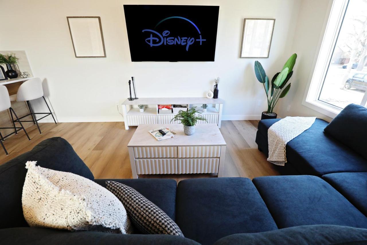 3 Queen Beds,double Garage,disney+ * Edmonton