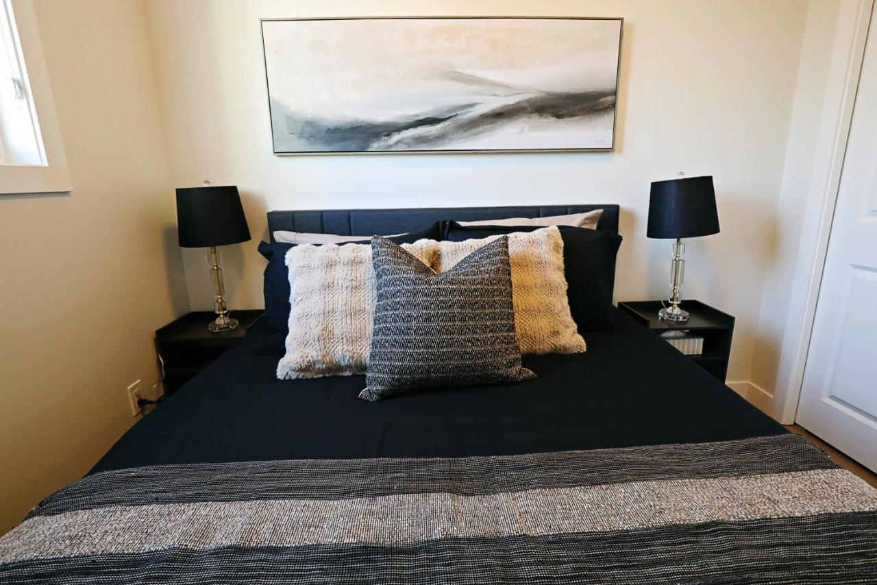 3 Queen Beds,double Garage,disney+ * Edmonton