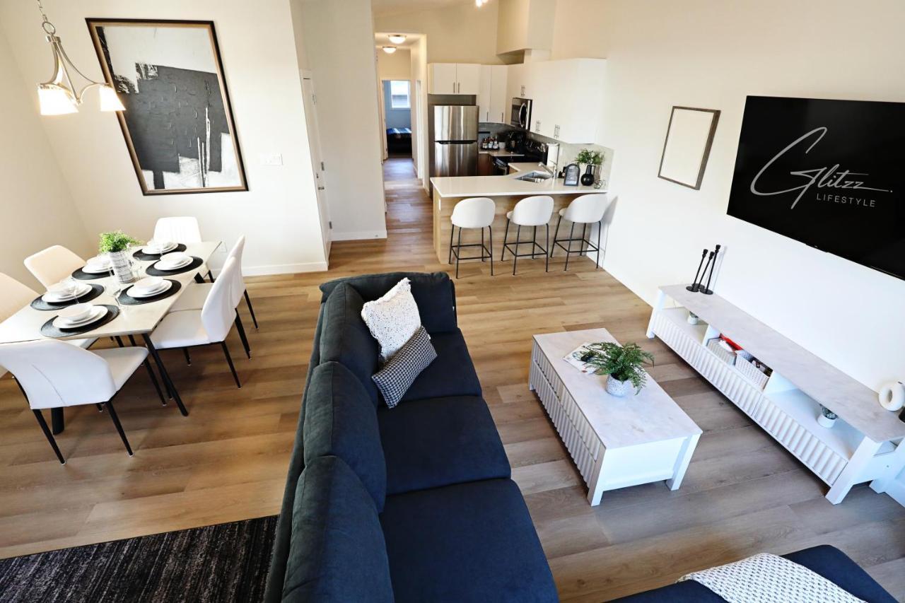 3 Queen Beds,double Garage,disney+ Edmonton