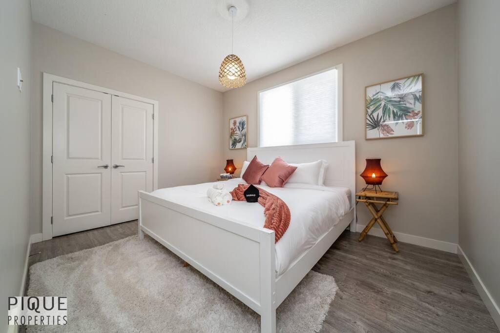 Boho Vibes - Patio & Bbq - King Bed - Garage Parking * Edmonton